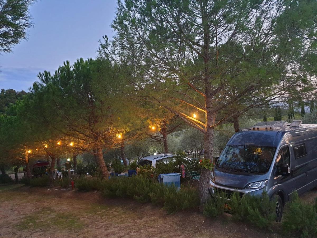 Agricamping Poggio Ai Pini Wine Camping Hotel Certaldo Bagian luar foto