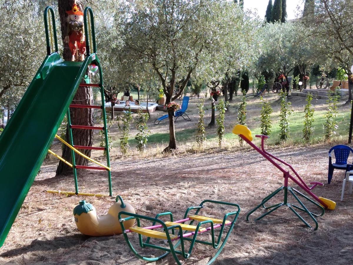 Agricamping Poggio Ai Pini Wine Camping Certaldo Bagian luar foto