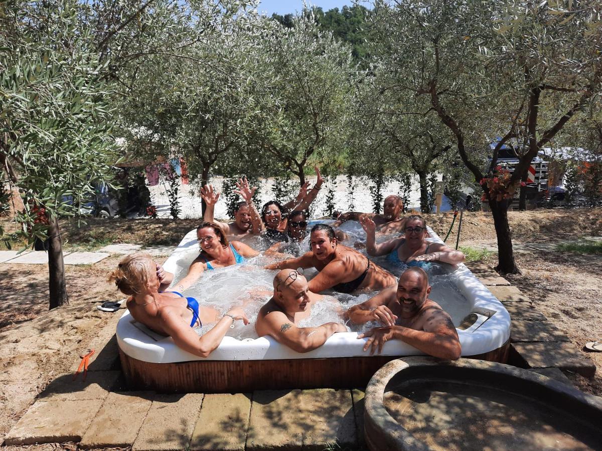Agricamping Poggio Ai Pini Wine Camping Certaldo Bagian luar foto