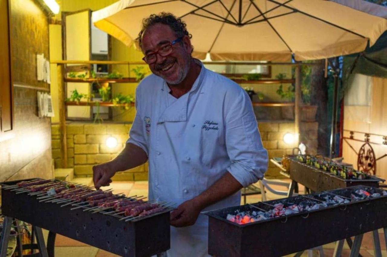 Agricamping Poggio Ai Pini Wine Camping Certaldo Bagian luar foto